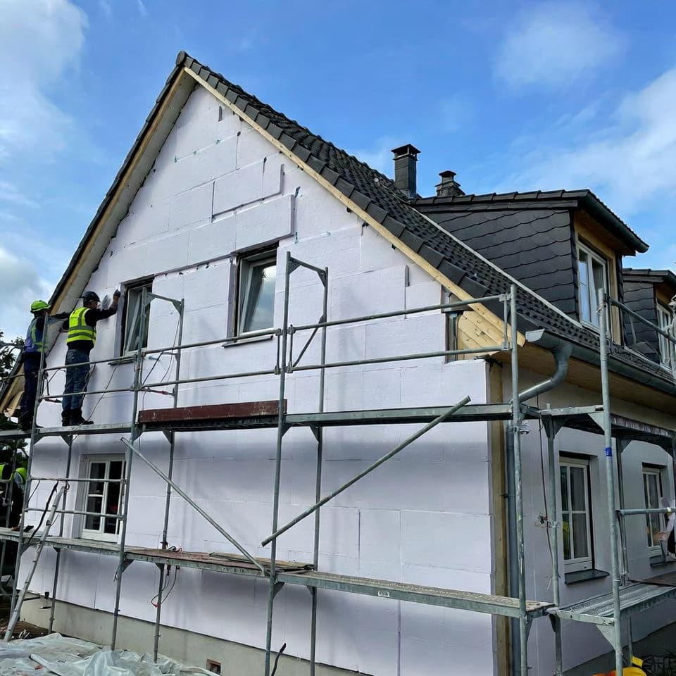 Tiefbau-Leistung: Kellerabdichtung & Hausdämmung